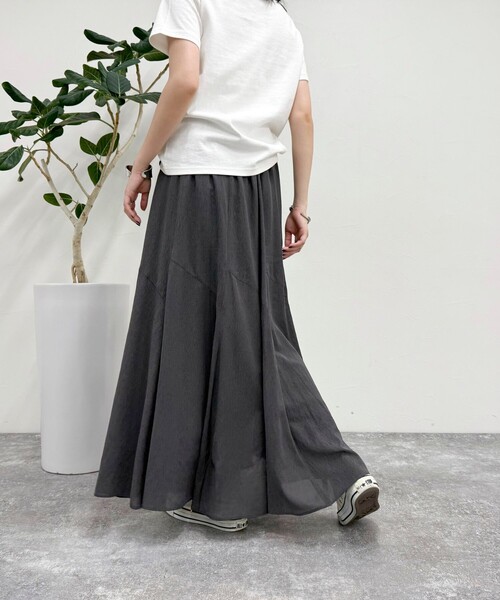 fredy emue(フレディエミュ)の「ニュアンスギャザーフレアースカート(スカート・レディース・サックスブルー/チャコールグレー/オフホワイト・38/36)」の13枚目の写真