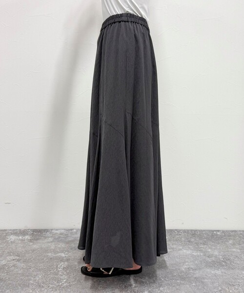 fredy emue(フレディエミュ)の「ニュアンスギャザーフレアースカート(スカート・レディース・サックスブルー/チャコールグレー/オフホワイト・38/36)」の9枚目の写真