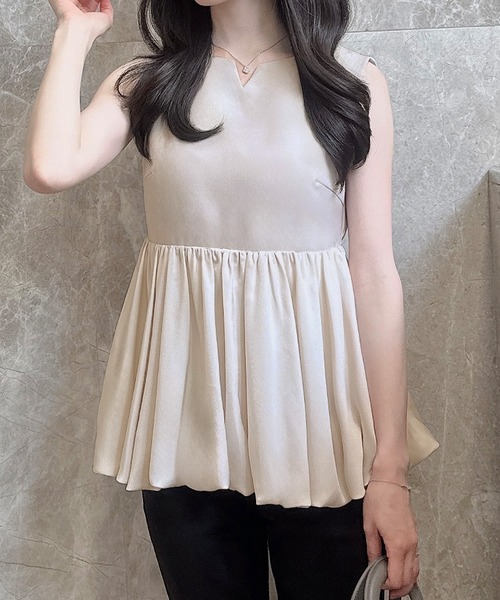 junoah(ジュノア)の「キーネックノースリーブペプラムバルーントップス(シャツ/ブラウス・レディース・ブラック/ライトベージュ/ホワイト/ブラック系その他・SMALL/MEDIUM/LARGE)」の18枚目の写真