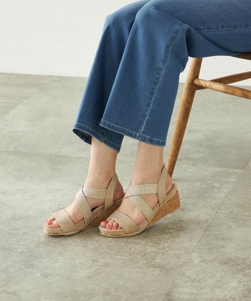 a.v.v（アーヴェヴェ）の「クロスゴムサンダル（サンダル・レディース・アイボリー/ブラック/オレンジ/ベージュ・22.5/23.5/24.5）」の2枚目の写真