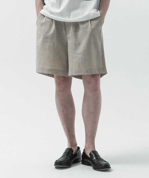 SLICK(スリック)の「【SLICK/スリック】Reflax Canvas Two Tuck Shorts / リフラックスキャンバスツータックショーツ/ セットアップ対応/ ショートパンツ/ テック素材(その他パンツ・メンズ・ブラック/グレイッシュベージュ/チャコールグレー・1/2/3)」の3枚目の写真