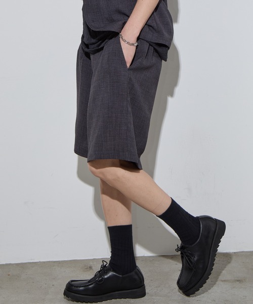 SLICK(スリック)の「【SLICK/スリック】Reflax Canvas Two Tuck Shorts / リフラックスキャンバスツータックショーツ/ セットアップ対応/ ショートパンツ/ テック素材(その他パンツ・メンズ・ブラック/グレイッシュベージュ/チャコールグレー・1/2/3)」の2枚目の写真