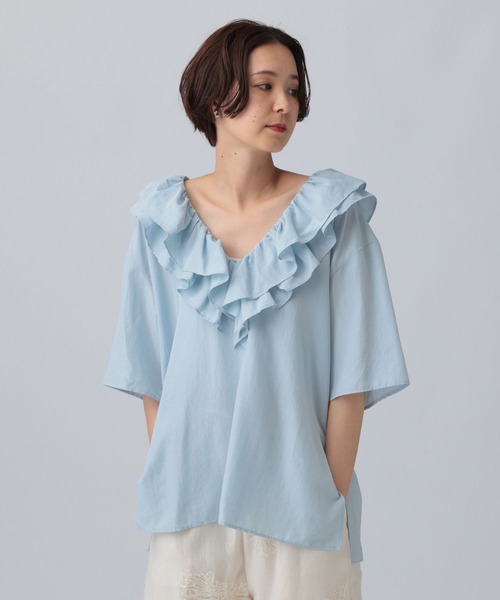 LEPSIM(レプシィム)の「フリルVネック5分袖ブラウス 496306(シャツ/ブラウス・レディース・オフホワイト/ライトブルー/ブラック・FREE)」の1枚目の写真