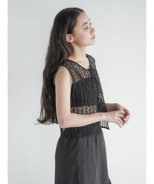 FIKA.(フィーカ)の「Geometric lace gilet(その他トップス・レディース・アイボリー/ブラック・MEDIUM)」の16枚目の写真
