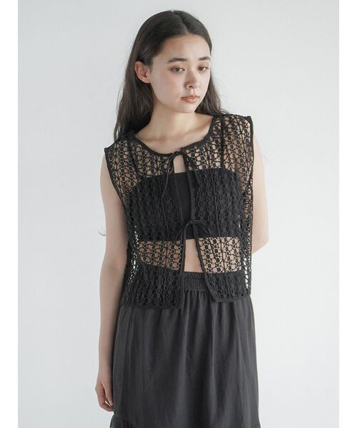 FIKA.(フィーカ)の「Geometric lace gilet(その他トップス・レディース・アイボリー/ブラック・MEDIUM)」の2枚目の写真