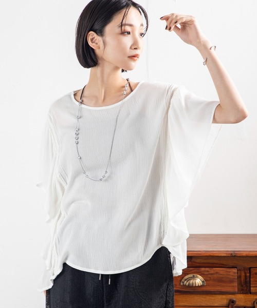 MILLION CARATS(ミリオンカラッツ)の「【涼感素材×揺れ感袖】風をまとう軽さで、日常に“余裕”と“華”をプラスする大人のレーヨンリラクシーブラウス(シャツ/ブラウス・レディース・オフホワイト/ブラック・FREE)」の3枚目の写真