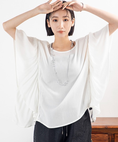 MILLION CARATS(ミリオンカラッツ)の「【涼感素材×揺れ感袖】風をまとう軽さで、日常に“余裕”と“華”をプラスする大人のレーヨンリラクシーブラウス(シャツ/ブラウス・レディース・オフホワイト/ブラック・FREE)」の14枚目の写真