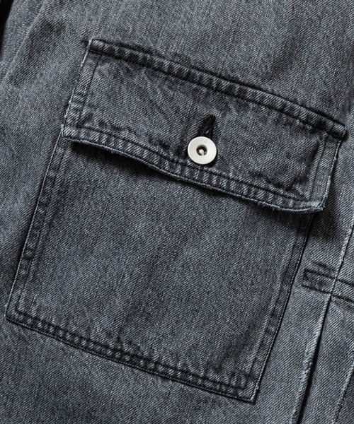 meanswhile(ミーンズワイル)の「Fade Denim Pleated Sleeve Blouse(デニムジャケット・メンズ・ブラック/インディゴブルー・4(XL)/2(M)/3(L)/1(S))」の5枚目の写真