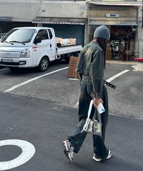ipugo(イプゴ)の「ipugo/イプゴ ダメージ加工 ワイドデニムパンツ(デニムパンツ・レディース・ブルー・S/M)」の18枚目の写真