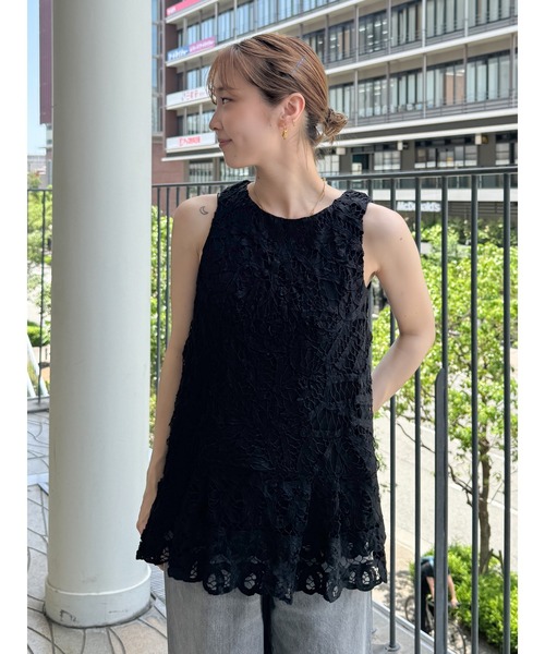 Ungrid(アングリッド)の「バテンレーストップス(シャツ/ブラウス・レディース・オフホワイト/ブラック・FREE)」の2枚目の写真