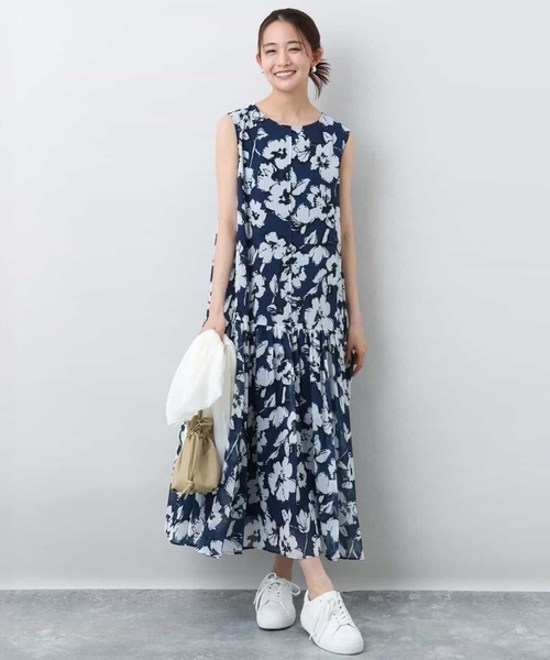 MK MICHEL KLEIN（エムケーミッシェルクラン）の「花柄ティアードワンピース/洗える（ワンピース・レディース・ブラウン/ネイビー・38）」の2枚目の写真