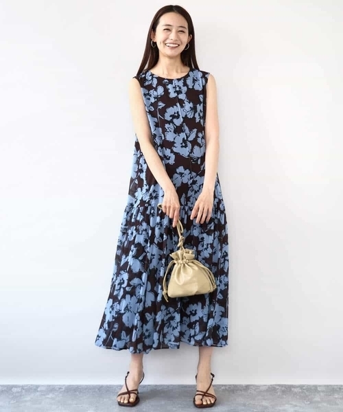 MK MICHEL KLEIN（エムケーミッシェルクラン）の「花柄ティアードワンピース/洗える（ワンピース・レディース・ブラウン/ネイビー・38）」の3枚目の写真