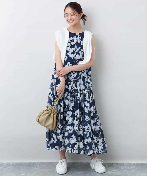 MK MICHEL KLEIN（エムケーミッシェルクラン）の「花柄ティアードワンピース/洗える（ワンピース・レディース・ブラウン/ネイビー・38）」の7枚目の写真