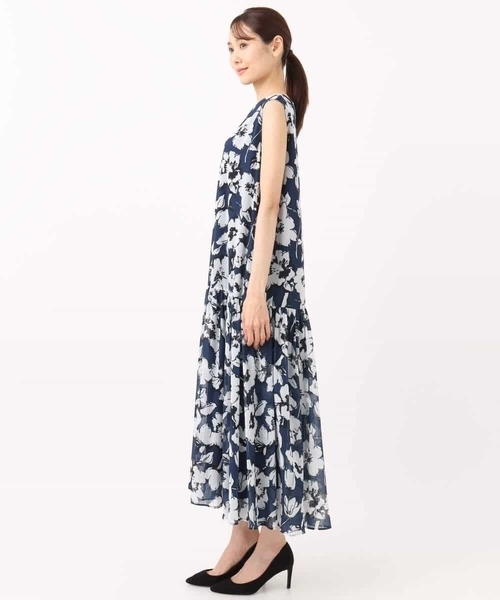MK MICHEL KLEIN（エムケーミッシェルクラン）の「花柄ティアードワンピース/洗える（ワンピース・レディース・ブラウン/ネイビー・38）」の13枚目の写真