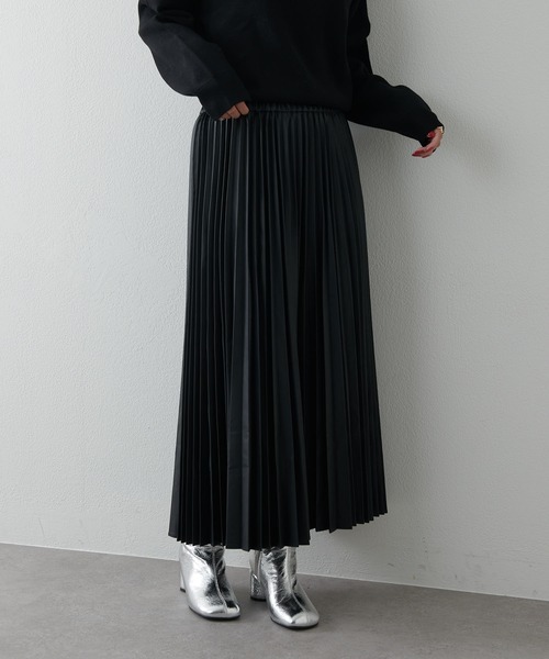 Lui's（ルイス）の「フェイクレザープリーツスカート（スカート・レディース・アイボリー/ダークブラウン/ブラック・36/38）」の4枚目の写真