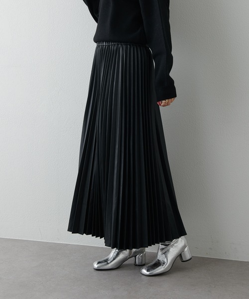 Lui's（ルイス）の「フェイクレザープリーツスカート（スカート・レディース・アイボリー/ダークブラウン/ブラック・36/38）」の5枚目の写真