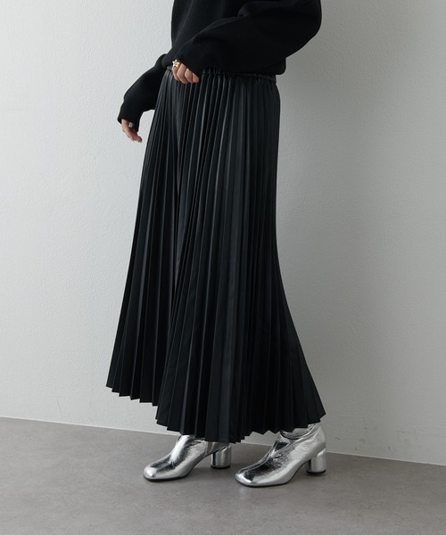 Lui's（ルイス）の「フェイクレザープリーツスカート（スカート・レディース・アイボリー/ダークブラウン/ブラック・36/38）」の6枚目の写真