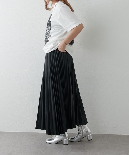 Lui's（ルイス）の「フェイクレザープリーツスカート（スカート・レディース・アイボリー/ダークブラウン/ブラック・36/38）」の11枚目の写真