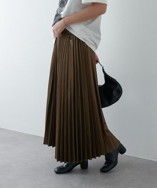 Lui's（ルイス）の「フェイクレザープリーツスカート（スカート・レディース・アイボリー/ダークブラウン/ブラック・36/38）」の21枚目の写真