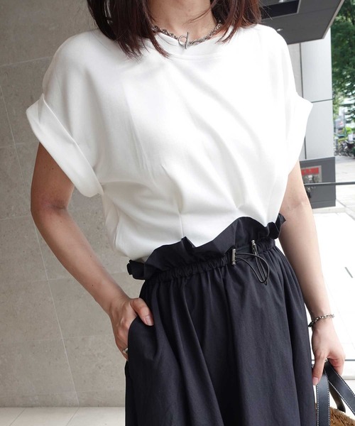 CORNERS(コーナーズ)の「タック入りフレンチスリーブスリットTシャツ(Tシャツ/カットソー・レディース・オフホワイト/チャコールグレー/ブラック・M)」の11枚目の写真