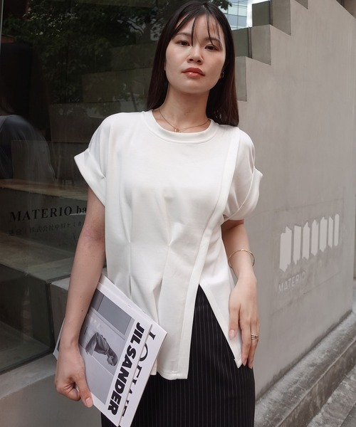 CORNERS(コーナーズ)の「タック入りフレンチスリーブスリットTシャツ(Tシャツ/カットソー・レディース・オフホワイト/チャコールグレー/ブラック・M)」の5枚目の写真