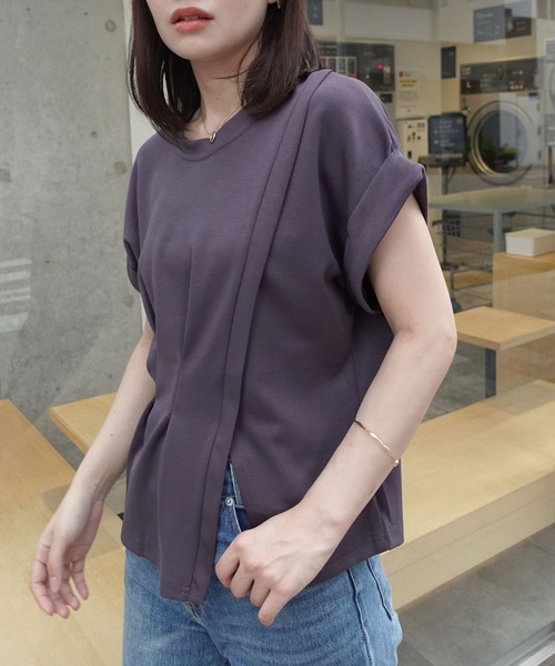 CORNERS(コーナーズ)の「タック入りフレンチスリーブスリットTシャツ(Tシャツ/カットソー・レディース・オフホワイト/チャコールグレー/ブラック・M)」の4枚目の写真