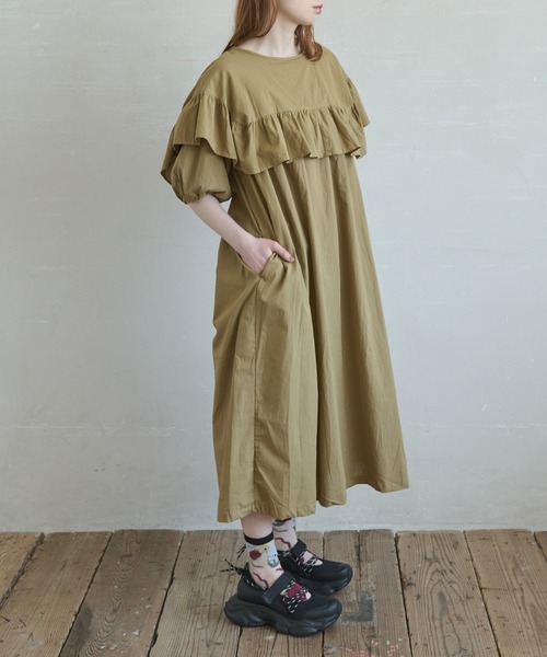 Crisp(クリスプ)の「フロントフリルパフロングワンピース(ワンピース・レディース・ブラック/カーキ・FREE)」の13枚目の写真