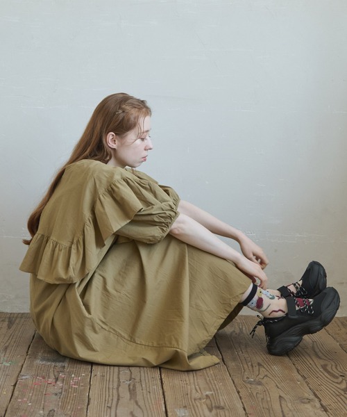 Crisp(クリスプ)の「フロントフリルパフロングワンピース(ワンピース・レディース・ブラック/カーキ・FREE)」の19枚目の写真