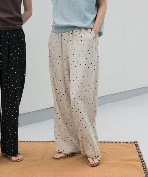 URBAN RESEARCH DOORS(アーバンリサーチドアーズ)の「リネンレーヨンドットイージーパンツ(その他パンツ・レディース・ナチュラル/ブラック・MEDIUM)」の1枚目の写真