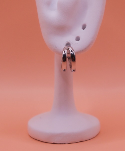 VIBGYOR(ヴィブジョー)の「【IZU】 2ラインデザインフープピアス〈ユニセックス・ゴールド/シルバー〉(ピアス(両耳用)・メンズ・シルバー/ゴールド/ブラック・FREE)」の5枚目の写真