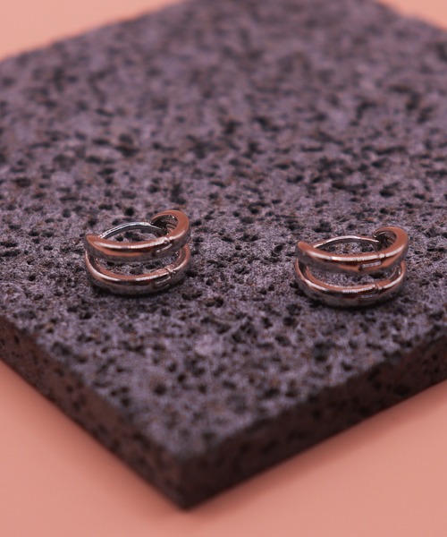 VIBGYOR(ヴィブジョー)の「【IZU】 2ラインデザインフープピアス〈ユニセックス・ゴールド/シルバー〉(ピアス(両耳用)・メンズ・シルバー/ゴールド/ブラック・FREE)」の7枚目の写真