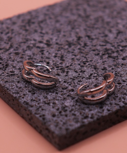 VIBGYOR(ヴィブジョー)の「【IZU】 2ラインデザインフープピアス〈ユニセックス・ゴールド/シルバー〉(ピアス(両耳用)・メンズ・シルバー/ゴールド/ブラック・FREE)」の8枚目の写真