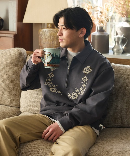 PENDLETON(ペンドルトン)の「PENDLETON/ペンドルトン ピグメントダイ エンブロイダリー ハーフジップ プルオーバー(スウェット・メンズ・チャコールグレー/モカ・MEDIUM/LARGE)」の2枚目の写真