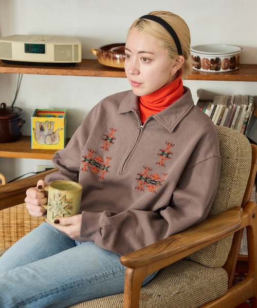 PENDLETON(ペンドルトン)の「PENDLETON/ペンドルトン ピグメントダイ エンブロイダリー ハーフジップ プルオーバー(スウェット・メンズ・チャコールグレー/モカ・MEDIUM/LARGE)」の7枚目の写真
