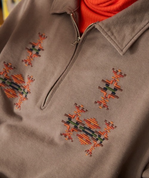 PENDLETON(ペンドルトン)の「PENDLETON/ペンドルトン ピグメントダイ エンブロイダリー ハーフジップ プルオーバー(スウェット・メンズ・チャコールグレー/モカ・MEDIUM/LARGE)」の8枚目の写真