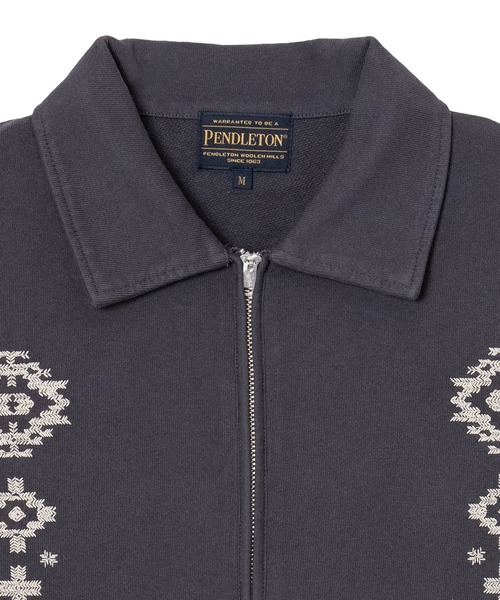 PENDLETON(ペンドルトン)の「PENDLETON/ペンドルトン ピグメントダイ エンブロイダリー ハーフジップ プルオーバー(スウェット・メンズ・チャコールグレー/モカ・MEDIUM/LARGE)」の4枚目の写真