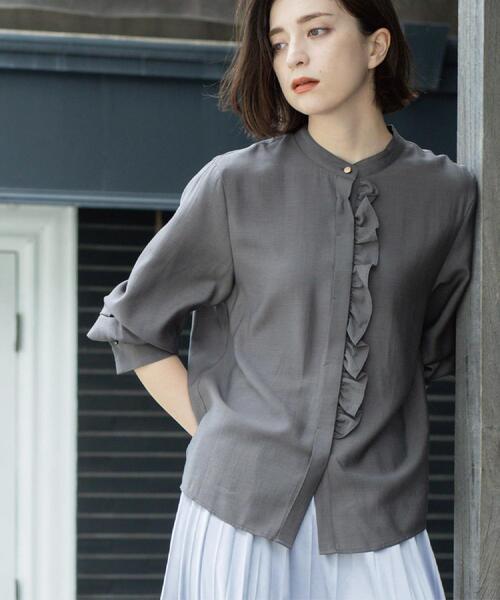 OPAQUE.CLIP（オペークドットクリップ）の「フロントフリルブラウス【洗濯機OK】（シャツ/ブラウス・レディース・グレー/ナチュラル/ボルドー/ネイビー・38/40）」の2枚目の写真