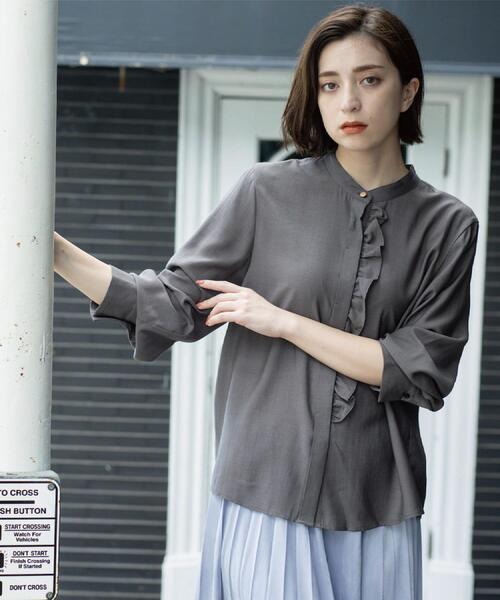 OPAQUE.CLIP（オペークドットクリップ）の「フロントフリルブラウス【洗濯機OK】（シャツ/ブラウス・レディース・グレー/ナチュラル/ボルドー/ネイビー・38/40）」の5枚目の写真