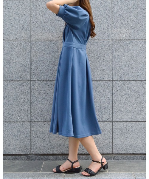 ＆soiree（アンドソワレ）の「【&soiree】ウエストタックパフスリーブワンピース（ワンピース・レディース・ブルー/ネイビー/ベージュ・MEDIUM/SMALL）」の10枚目の写真