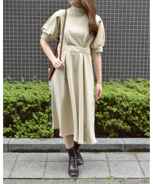 ＆soiree（アンドソワレ）の「【&soiree】ウエストタックパフスリーブワンピース（ワンピース・レディース・ブルー/ネイビー/ベージュ・MEDIUM/SMALL）」の12枚目の写真