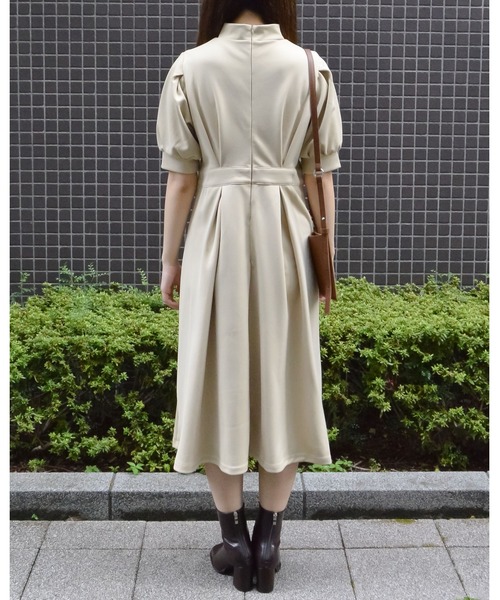 ＆soiree（アンドソワレ）の「【&soiree】ウエストタックパフスリーブワンピース（ワンピース・レディース・ブルー/ネイビー/ベージュ・MEDIUM/SMALL）」の18枚目の写真