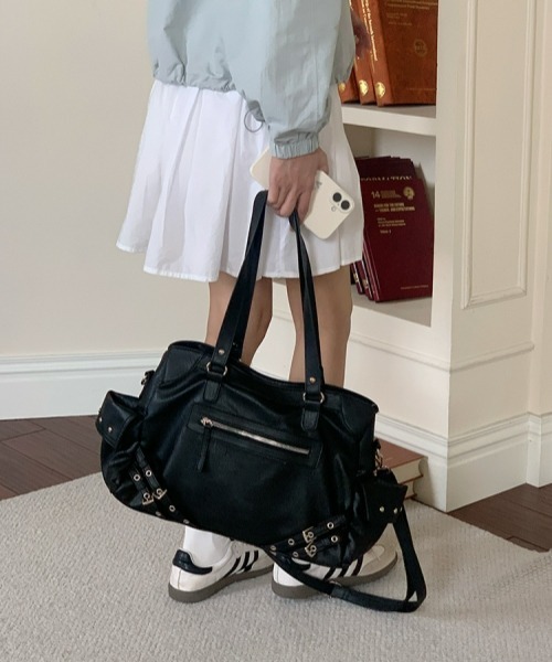 gossip!ロサンゼルス(ゴシップロサンゼルス)の「Y2K大容量レトロバイカーバッグ(2WAY/ショルダー&トート)(ショルダーバッグ・レディース・オフホワイト/ブラック・FREE)」の3枚目の写真