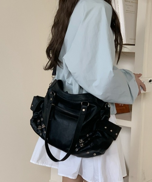 gossip!ロサンゼルス(ゴシップロサンゼルス)の「Y2K大容量レトロバイカーバッグ(2WAY/ショルダー&トート)(ショルダーバッグ・レディース・オフホワイト/ブラック・FREE)」の5枚目の写真