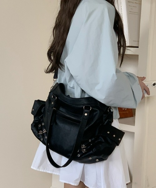 gossip!ロサンゼルス(ゴシップロサンゼルス)の「Y2K大容量レトロバイカーバッグ(2WAY/ショルダー&トート)(ショルダーバッグ・レディース・オフホワイト/ブラック・FREE)」の7枚目の写真