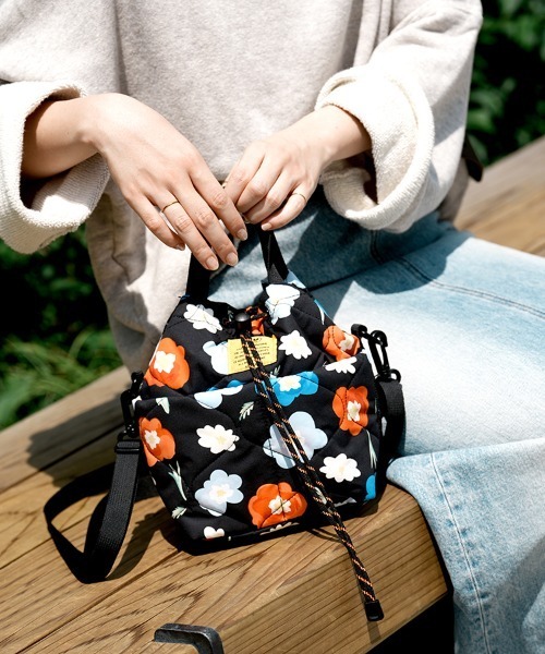 KiU(キウ)の「【KiU and BleuBleuet】KiUパデッドポケッタフルミニバッグ(ショルダーバッグ・レディース・アイボリー/ブラック/その他/その他1/ブルー系/グリーン系/その他2/その他3・FREE)」の5枚目の写真