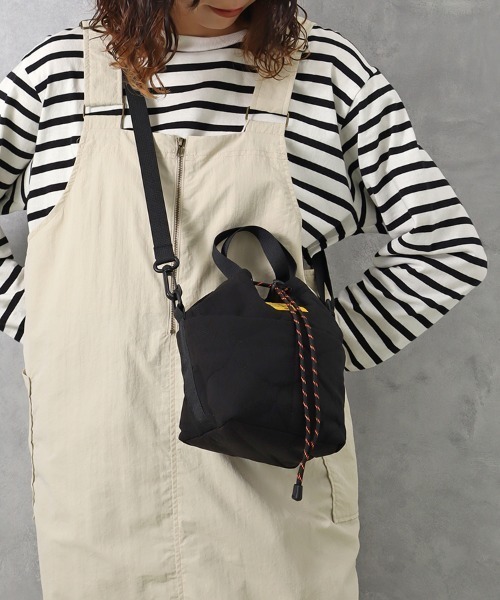 KiU(キウ)の「【KiU and BleuBleuet】KiUパデッドポケッタフルミニバッグ(ショルダーバッグ・レディース・アイボリー/ブラック/その他/その他1/ブルー系/グリーン系/その他2/その他3・FREE)」の1枚目の写真