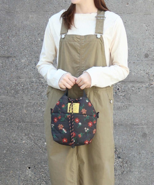 KiU(キウ)の「【KiU and BleuBleuet】KiUパデッドポケッタフルミニバッグ(ショルダーバッグ・レディース・アイボリー/ブラック/その他/その他1/ブルー系/グリーン系/その他2/その他3・FREE)」の9枚目の写真