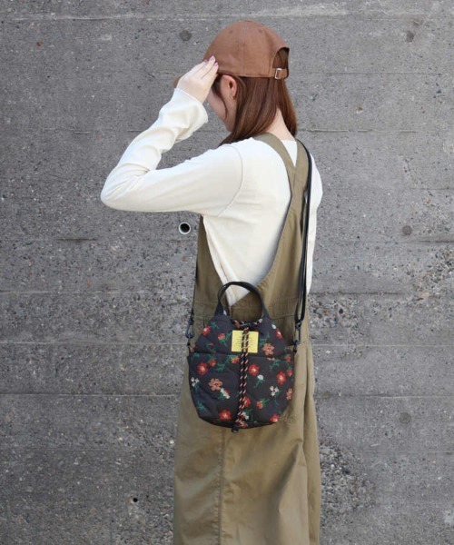KiU(キウ)の「【KiU and BleuBleuet】KiUパデッドポケッタフルミニバッグ(ショルダーバッグ・レディース・アイボリー/ブラック/その他/その他1/ブルー系/グリーン系/その他2/その他3・FREE)」の13枚目の写真
