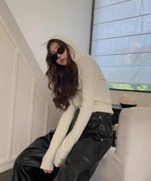 Ritzy(リッツィー)の「ショート丈 ニット ヘンリーネック フードトップス(ニット/セーター・レディース・ブラック/ホワイト/オレンジ/グレー・FREE)」の2枚目の写真