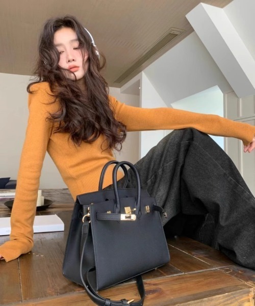 Ritzy(リッツィー)の「ショート丈 ニット ヘンリーネック フードトップス(ニット/セーター・レディース・ブラック/ホワイト/オレンジ/グレー・FREE)」の7枚目の写真